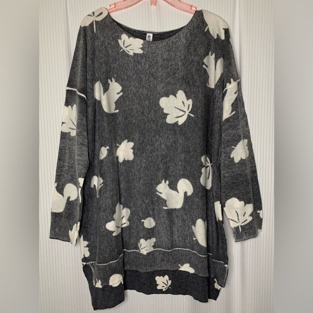 Miss Nikky Lightweight Sweater Grey w/ Off White Animal and Leaf Print XL